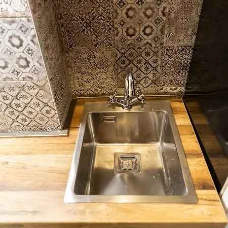 Exit Houseleek-cuvarkuca Apartman