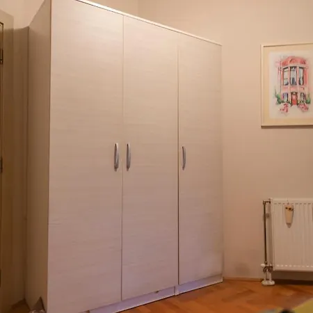 Exit Houseleek-cuvarkuca Apartman