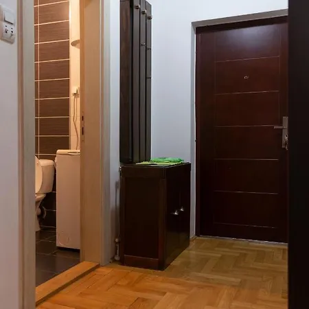 Exit Houseleek-cuvarkuca Apartman Novi Sad